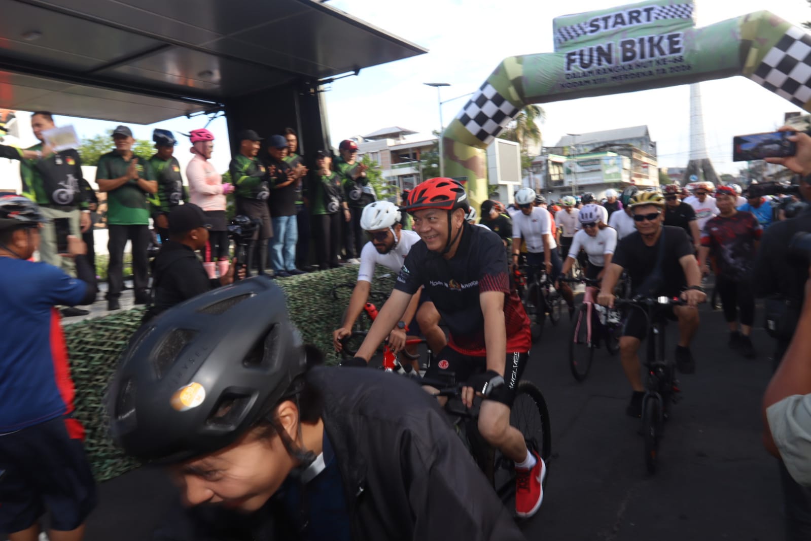Wali Kota Tomohon Ikut Meriahkan Fun Bike dalam Rangka HUT Ke-68 Kodam XIII/Merdeka