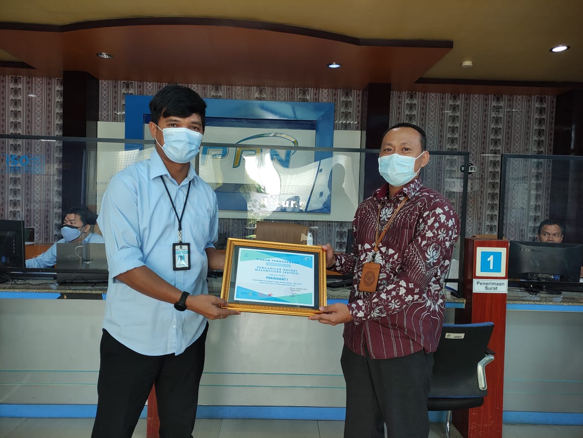 PN Melonguane Diganjar Piagam Penghargaan