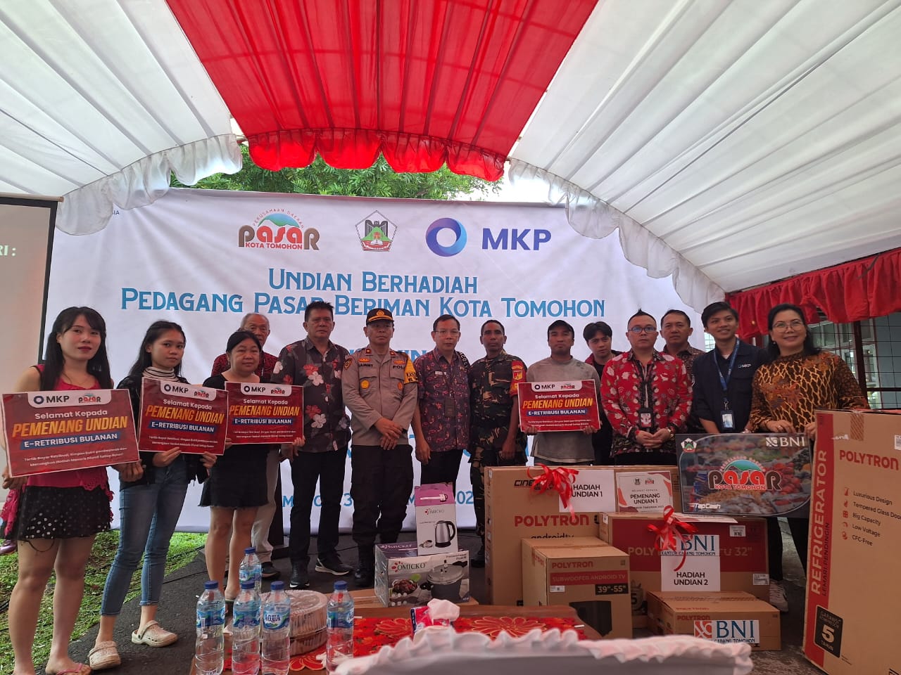 Retribusi Pasar Berhadiah, Walikota Tomohon Turun Beriapresiasi