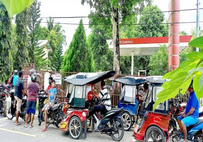 Jelang Nataru Warga Minta Stok BBM Stabil
