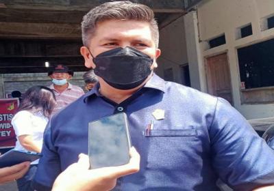 Reses Hendry, Warga Keluhkan Air Tak Layak Konsumsi