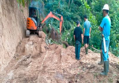 P/KB GMIM Wilayah Pinaesaan Inisiasi Perbaikan Jalan Mitra-Minahasa