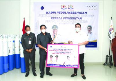 KADIN Sulut Serahkan Bantuan 200 Tabung Oksigen